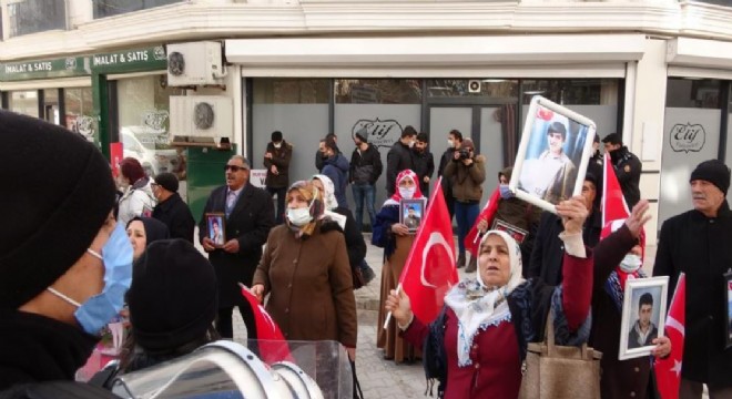  Vanlı anneler 11 aydır evlat nöbetinde